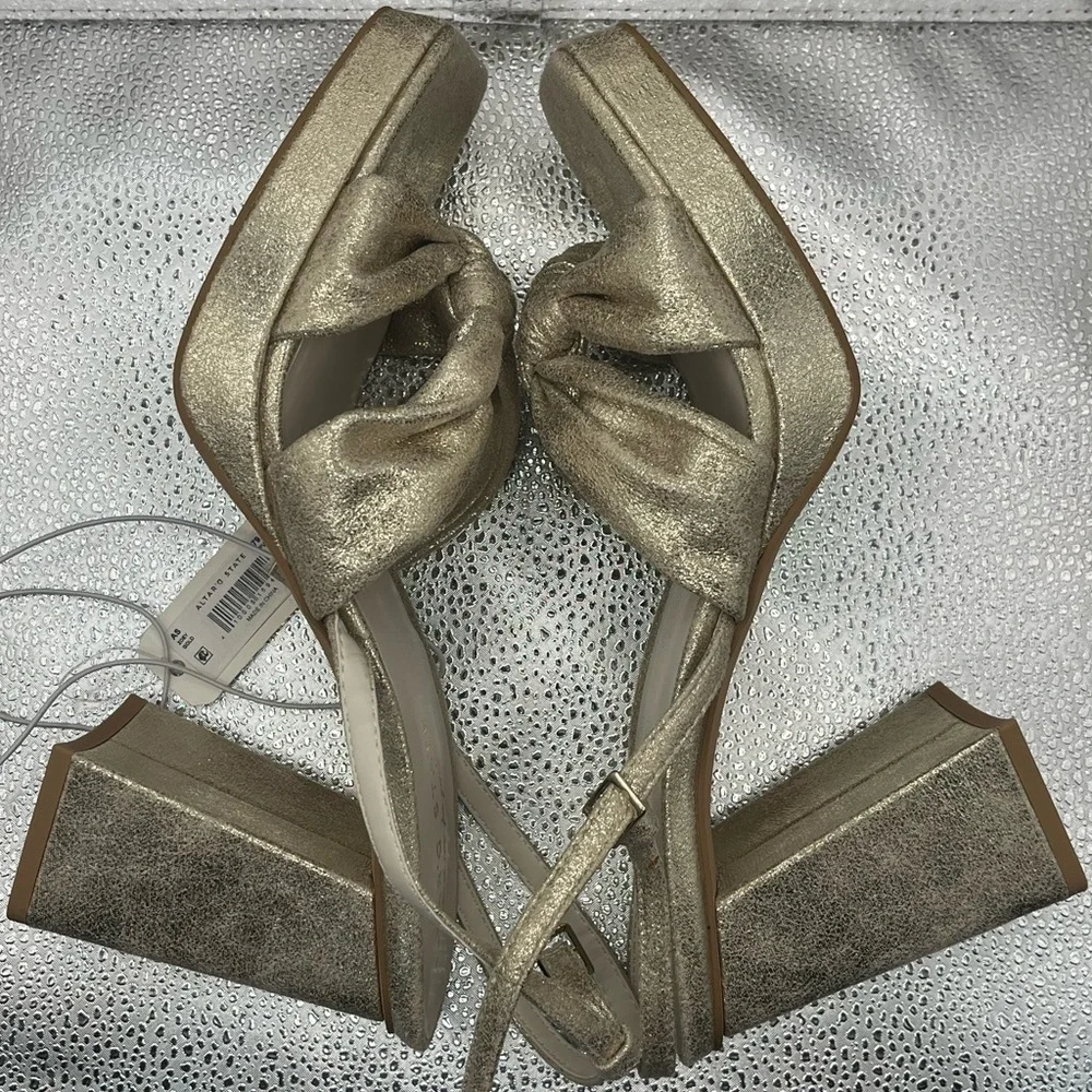 NWT Altar'd State Zoey Gold Strappy Chunky Block Heels Sz 10